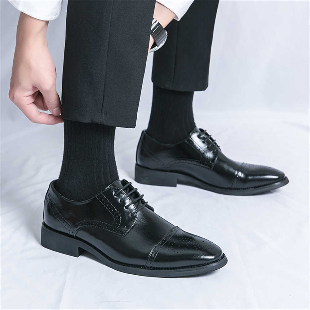 Number 44 Semi-formal Running  - Men Formal Wear With Sneakers のレビューと価格